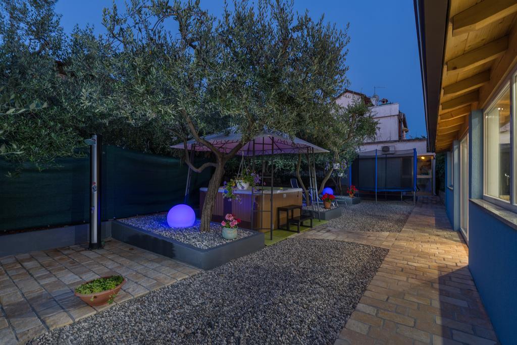 Villa Tina โปเรช ภายนอก รูปภาพ